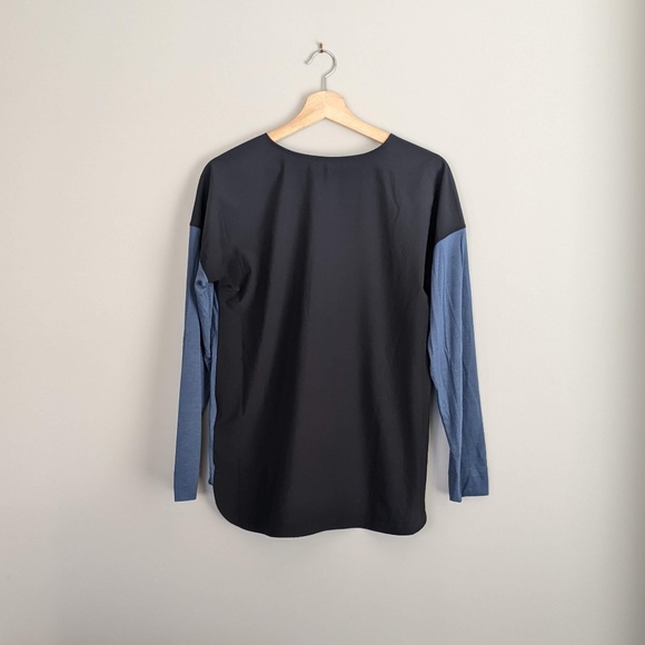 Lolë blue colour block long-sleeve v-neck shirt, size XS - Picture 5 of 6